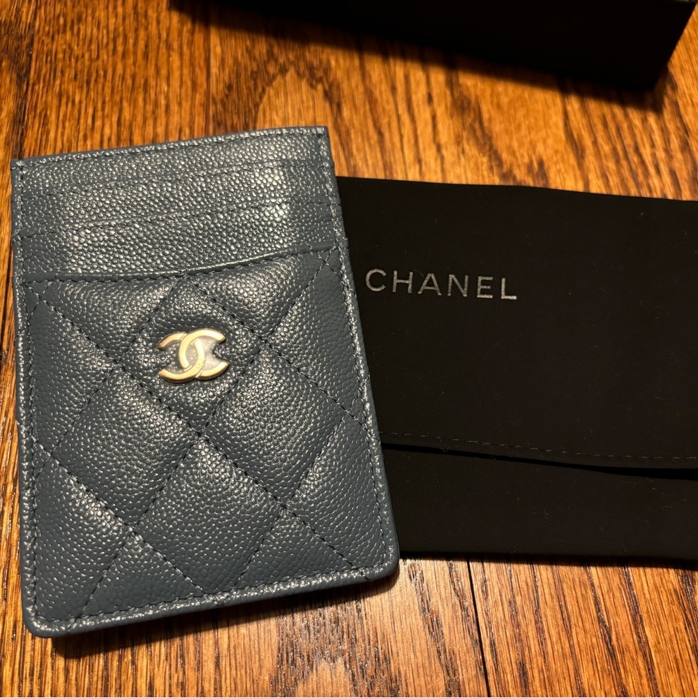 BNIB - Chanel Card Holder. Gorgeous blue in caviar leather.